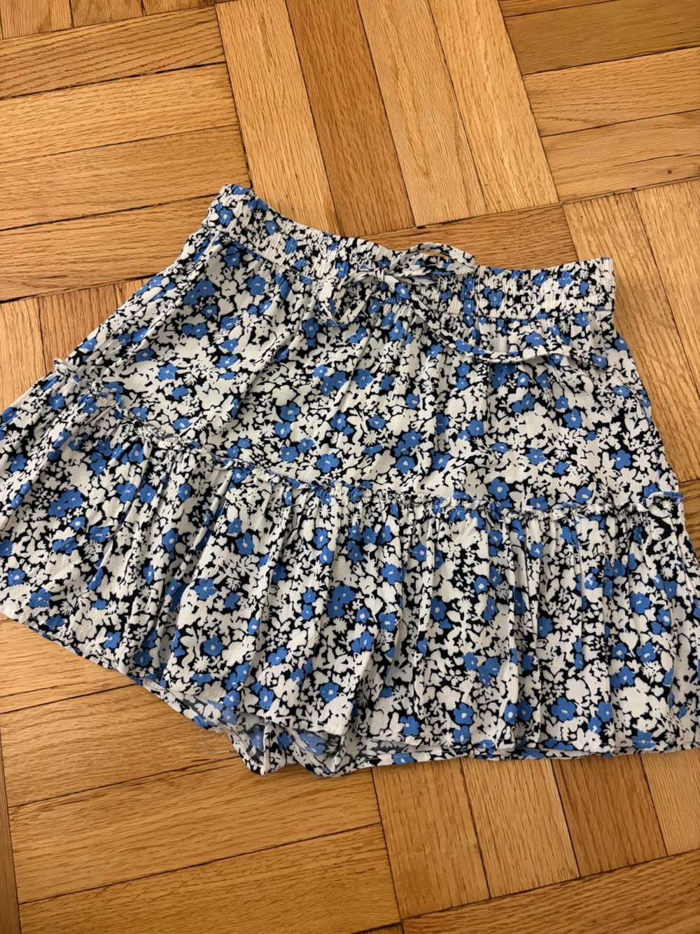 Zara White and Blue Floral Tiered Mini Skort